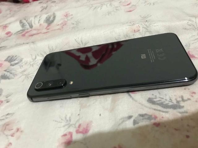 Xiaomi Mi9se Black Piano 128gb barato em perfeito estado sem marcas de uso ou riscos - Foto 5