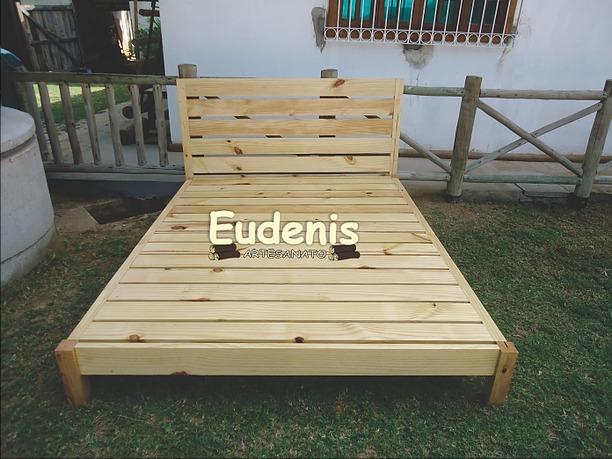 Cama de Casal em Madeira Maciça