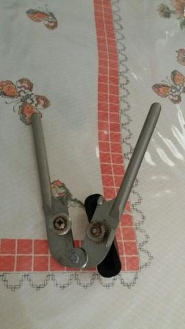 Abridor de latas indispensável na cozinha - Foto 2