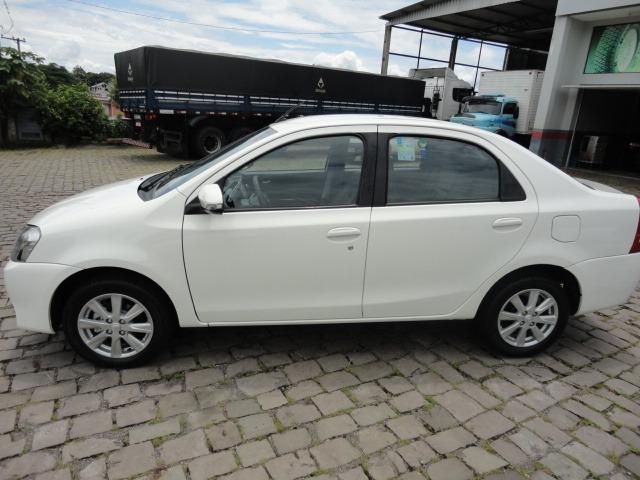 Toyota Etios impecável - Foto 16