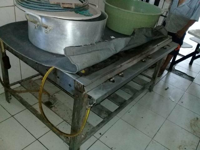 Vendo bebedouro e fogão industrial - Foto 3