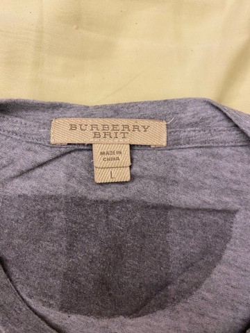 Camiseta Burberry Cinza com Emblema  - Foto 2