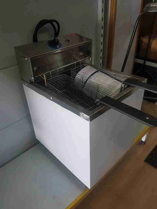 Liquidação! Fritadeira elétrica de Mesa água e óleo CAP. 26 litros 220V. Nova! - Foto 2