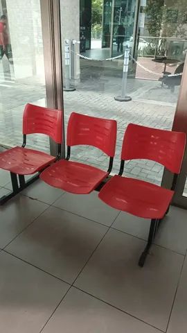 Banco triplo semi novo