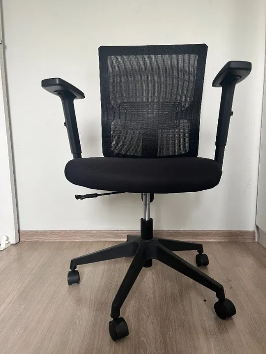 Cadeira executivo de nylon com rodízios reg. altura