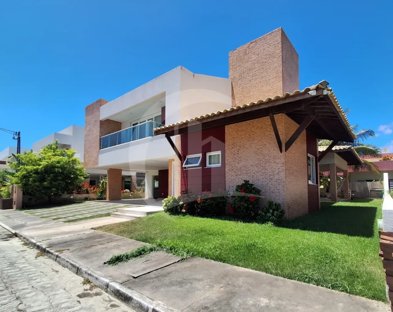 Casa em condomínio com 4 Quartos sendo 4 (Suítes) para Locação no Bairro Luar da Barra