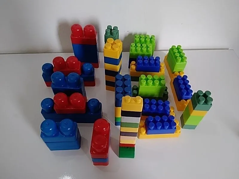 BLOCOS + ARGOLAS DIVERSAS DE BRINQUEDO