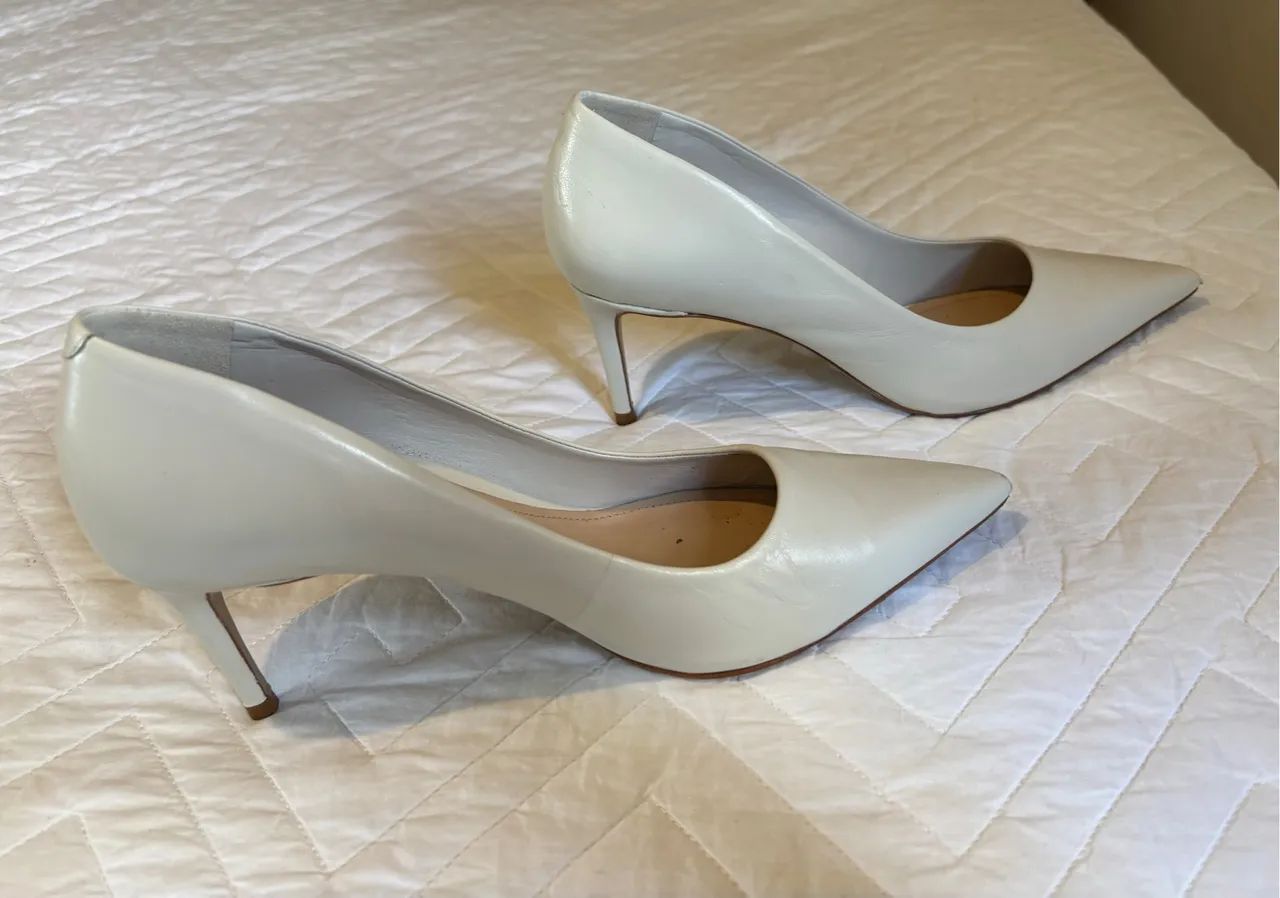 Scarpin de Couro Branco - Schutz / 37 (Usado 1X) - Foto 4