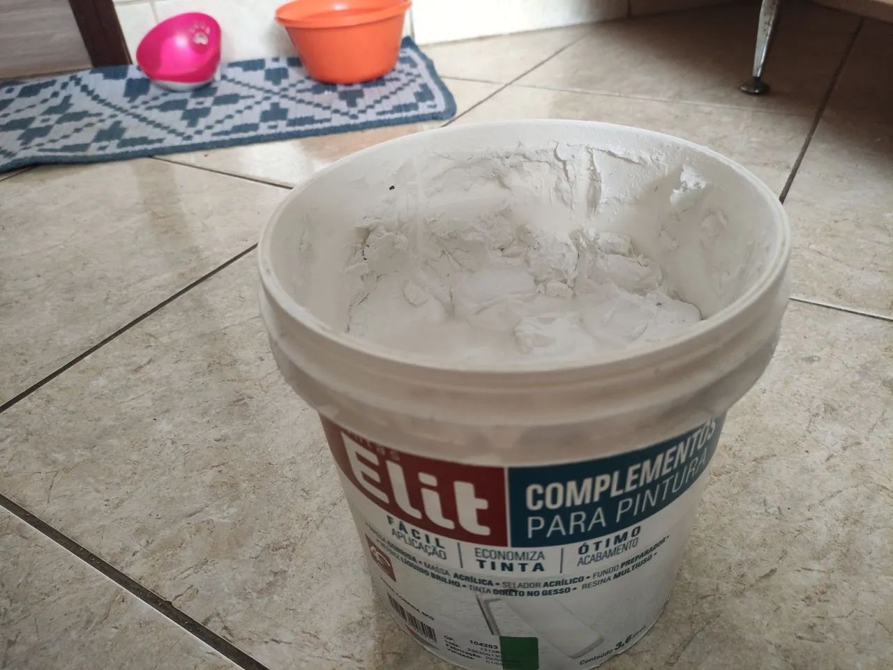 Lata de tinta 10L + 2,6L + massa corrida - Foto 4