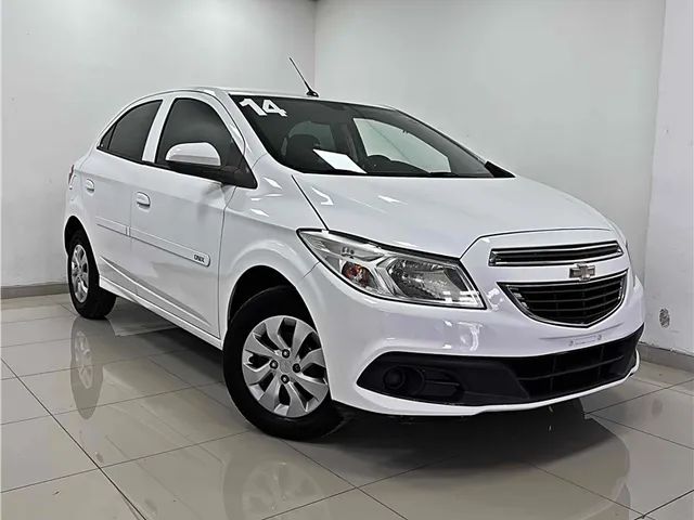 CHEVROLET - ONIX - 2014/2014 - Branca - R$ 50.900,00 - Carissimi