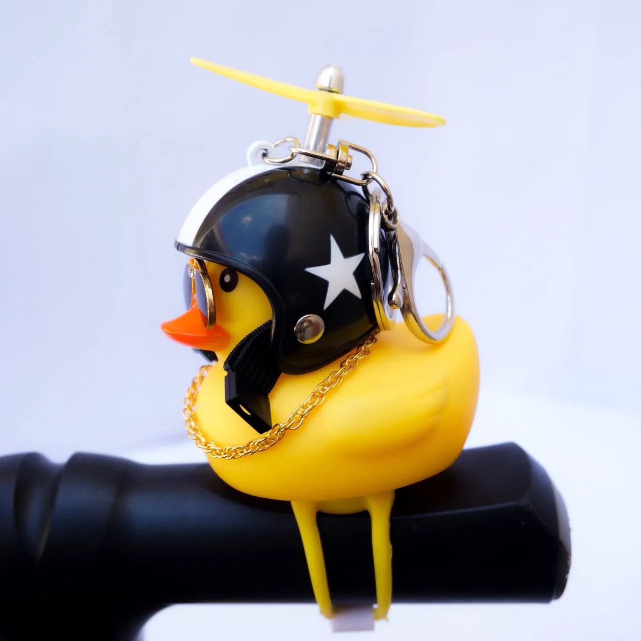 Patinho de borracha com capacete para guidon - Foto 3