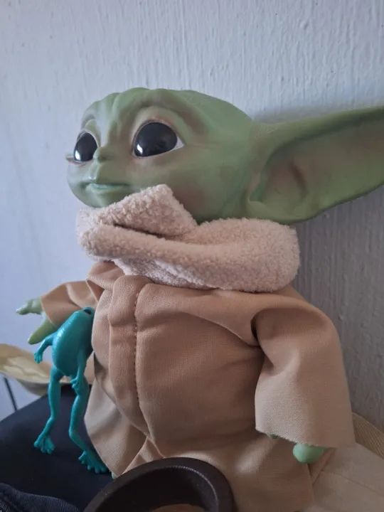 Star Wars Figura The Child Pelúcia (Baby Yoda) Hasbro  - Foto 2