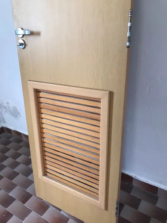Porta de madeira com veneziana 2,10X60 nova - Foto 6