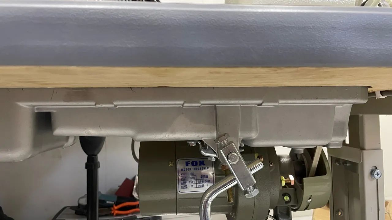 Máquina de Costura Reta Industrial Nova - Foto 4