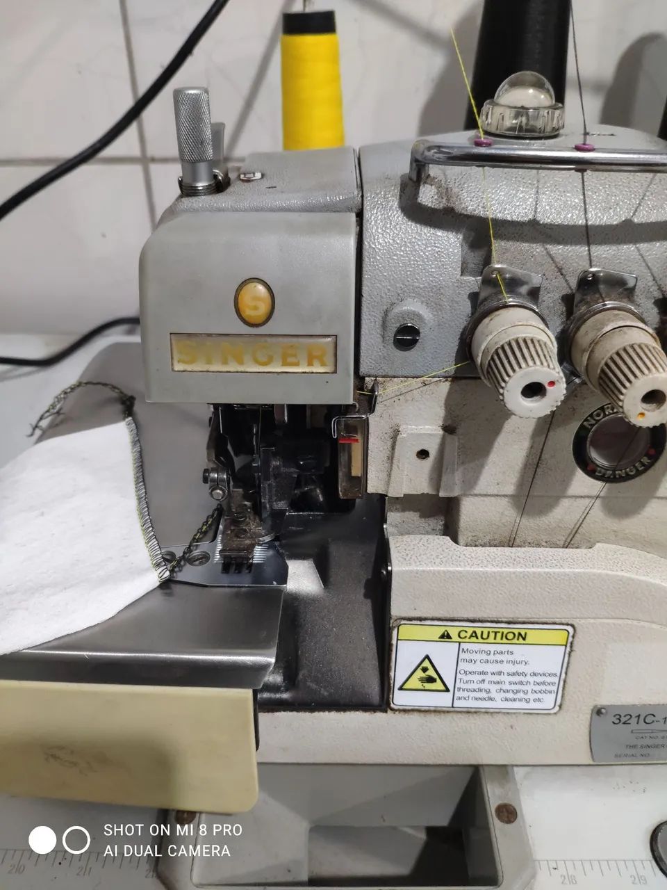 Máquina overlok  - Foto 4