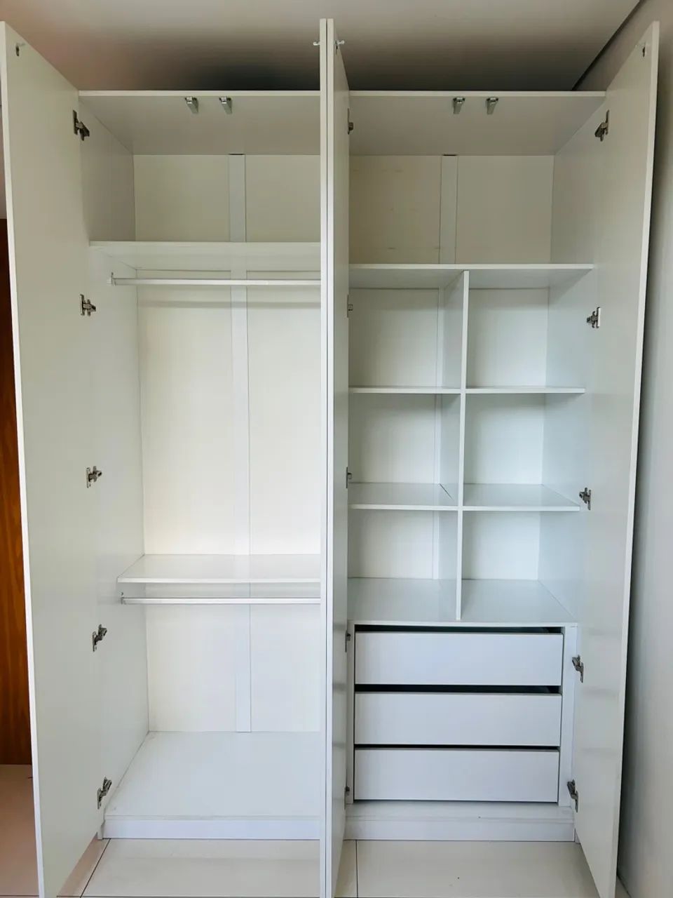 Guarda-Roupas Branco de 4 Portas