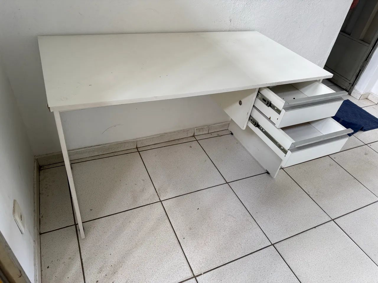 Mesa de escritório em MDF