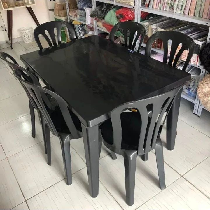 Conjunto de mesa de plástico desmontável com 6 cadeiras  - Foto 3