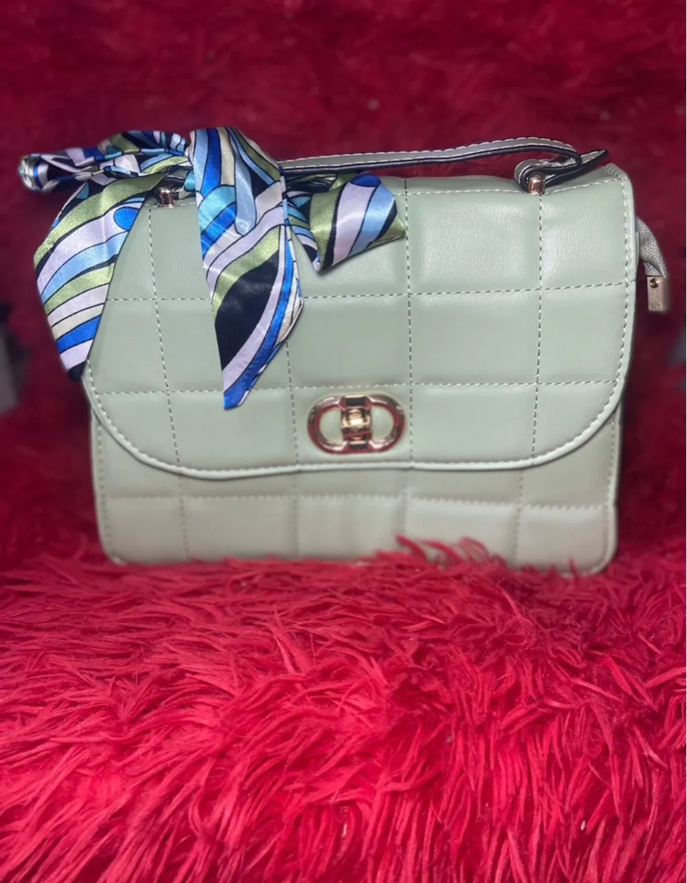 Bolsa Feminina Verde com Detalhes e Lenço