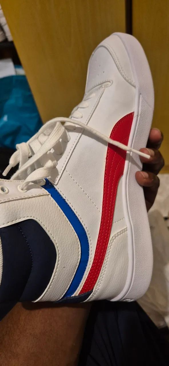Tênis Puma Branco com Detalhes Coloridos - Foto 2