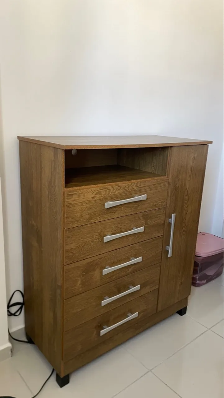 Cômoda com 4 Gavetas e Porta