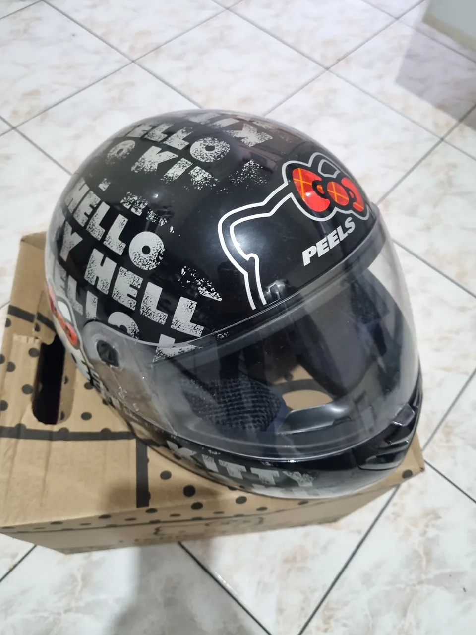 Capacete Hello Kitty Peels