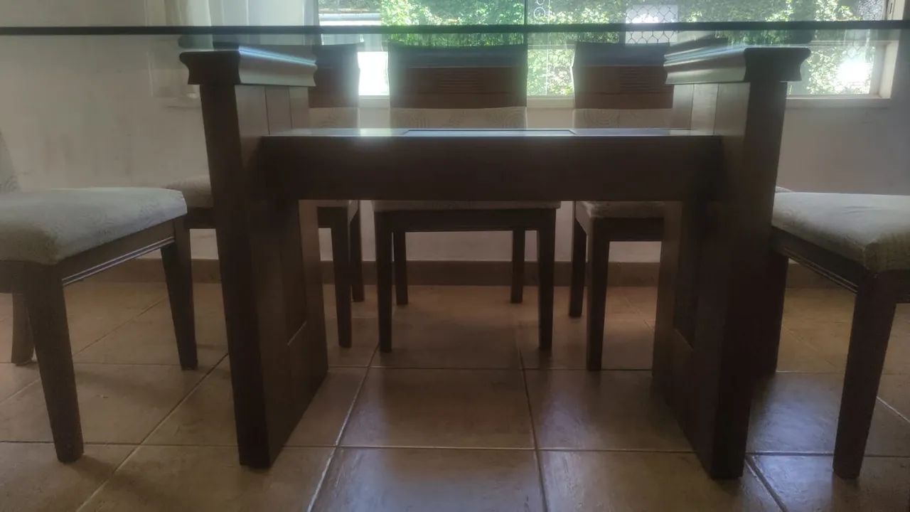 Mesa de jantar tokstok 8 lugares usada - com as cadeiras  - Foto 3