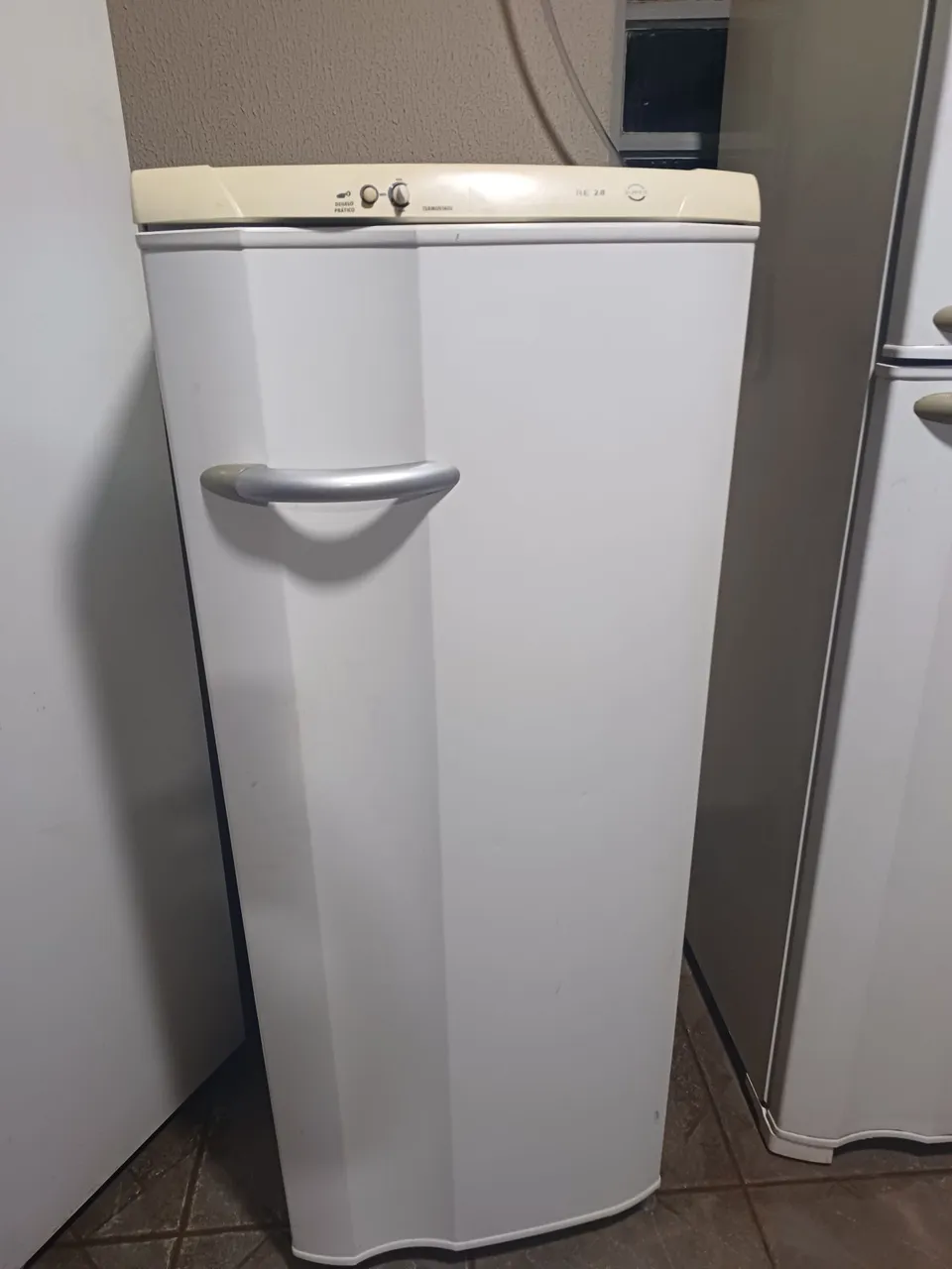 Geladeira Electrolux 231 litros