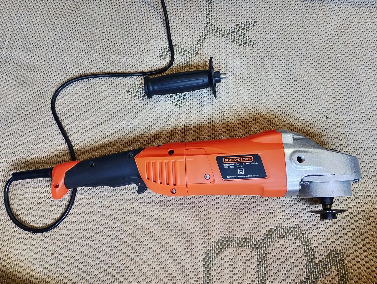 Politriz orbital Black Decker 220v 1.300w modelo WP1500K-B2
