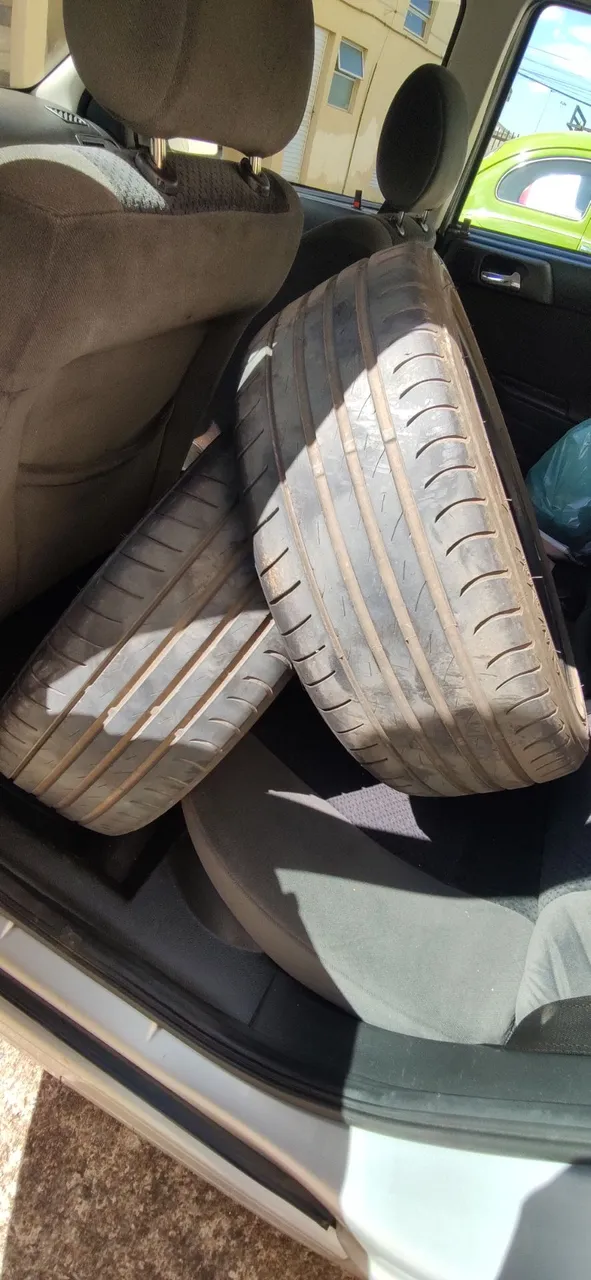 Par de Pneus 205/45 r17 usados em bom estado