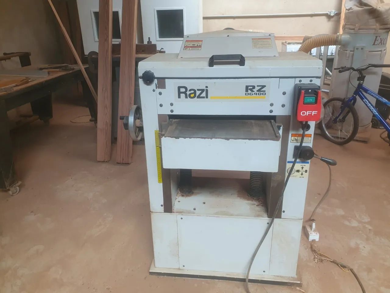 Desengrosso de madeira Razi DC400