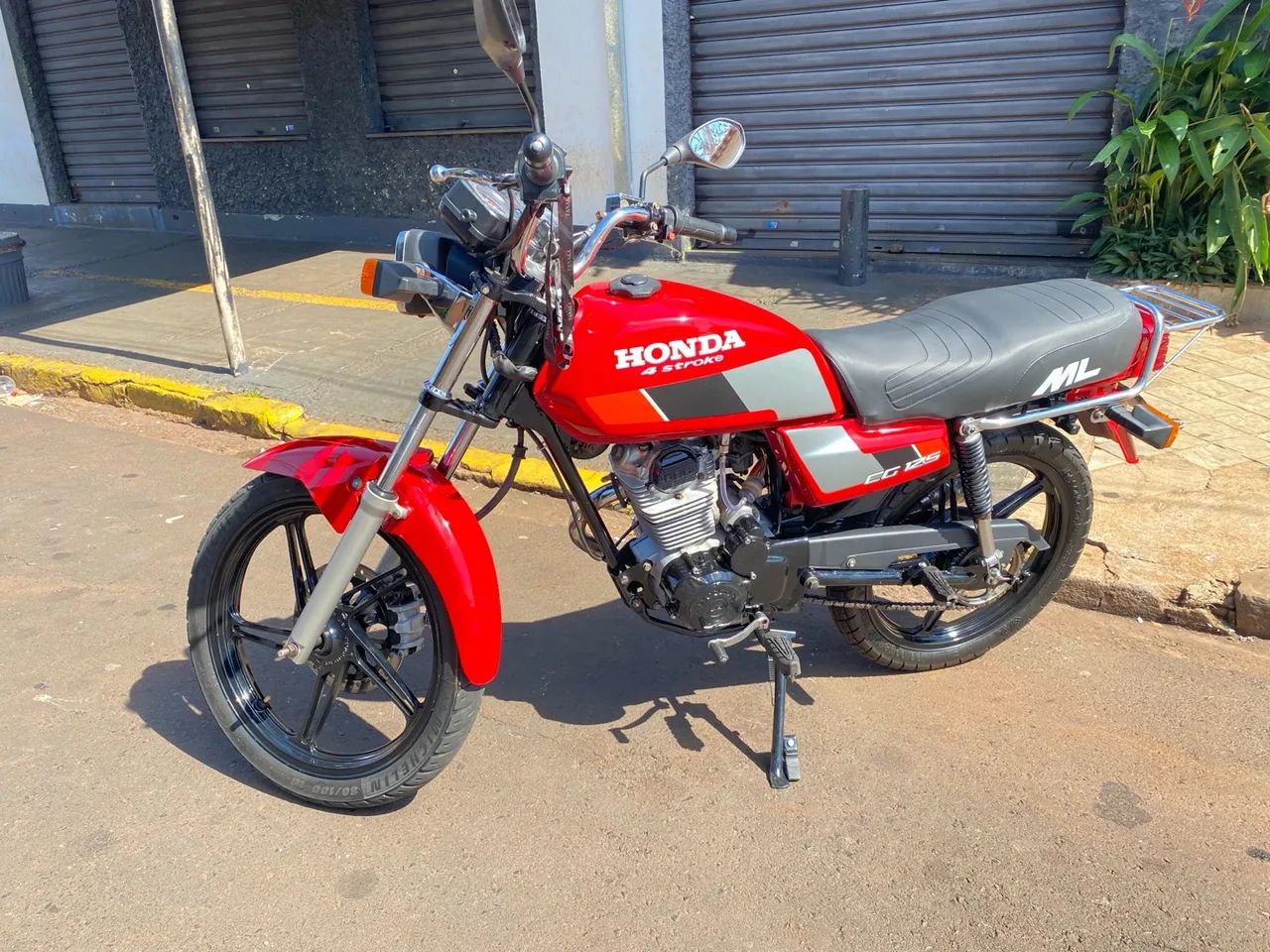 APENAS VENDO - MOTO SEM DETALHES  - Foto 3