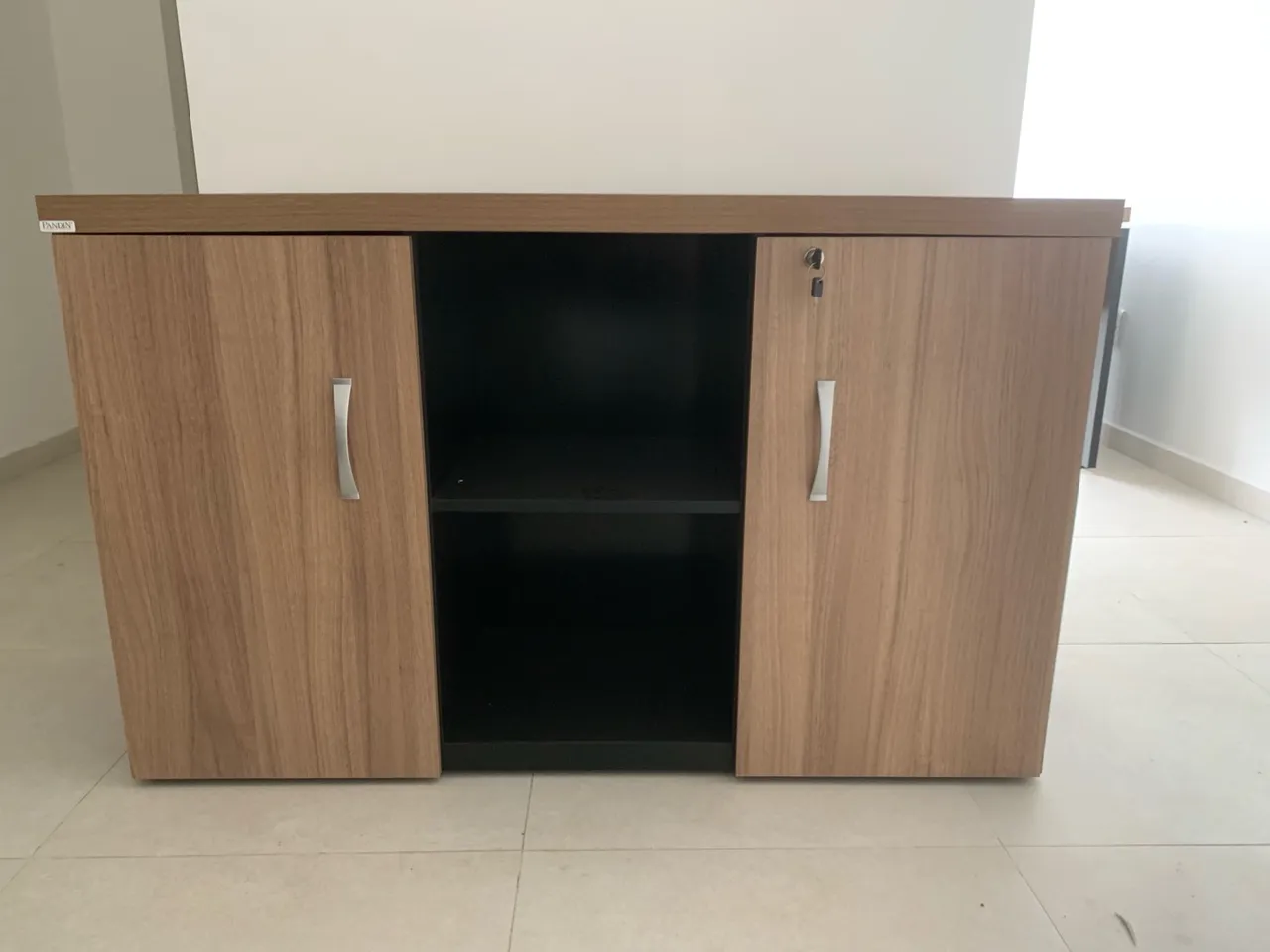 Armário de escritório com portas