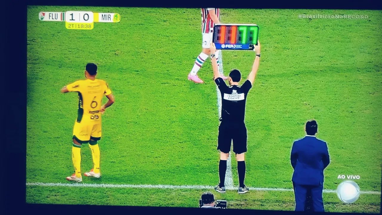 Vendo TV Samsung 43 polegada funcionando perfeitamente com vários aplicativos 