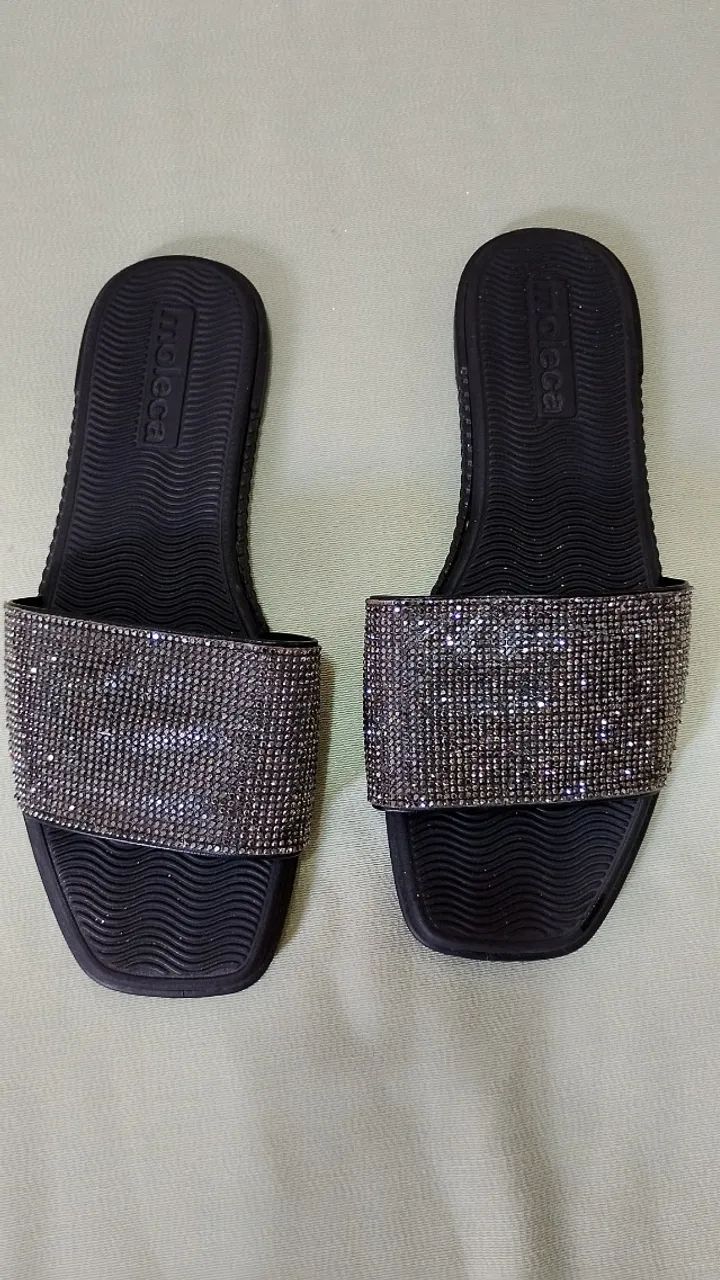 Sandália rasteirinha Moleca com strass tam 38