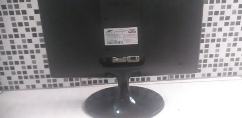 Monitor Samsung S19c301f 18.5 Led Dual View Preto (Usado) - Foto 3