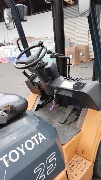 EMPILHADEIRA TOYOTA MODELO  7FG 2.5ton   ANO 2004 - Foto 5