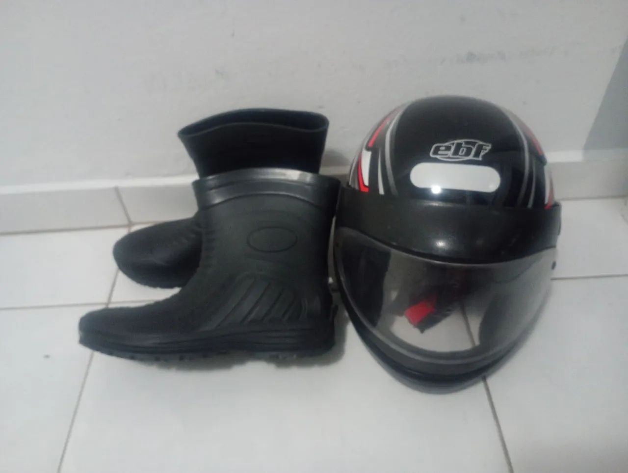 Vendo capacete e bota64308896281985121