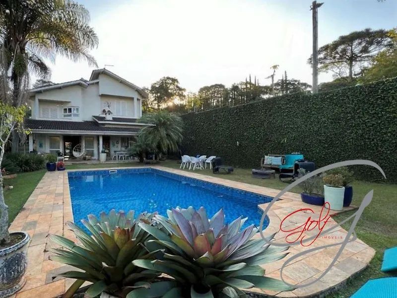 Linda Casa integrada 80% mobiliada em Cotia/SP com 4 Suítes, Piscina e 5 Vagas de Garagem,