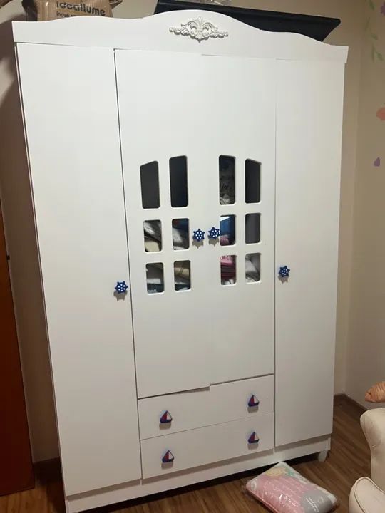 Guarda-roupa infantil branco com detalhes em azul - Foto 2
