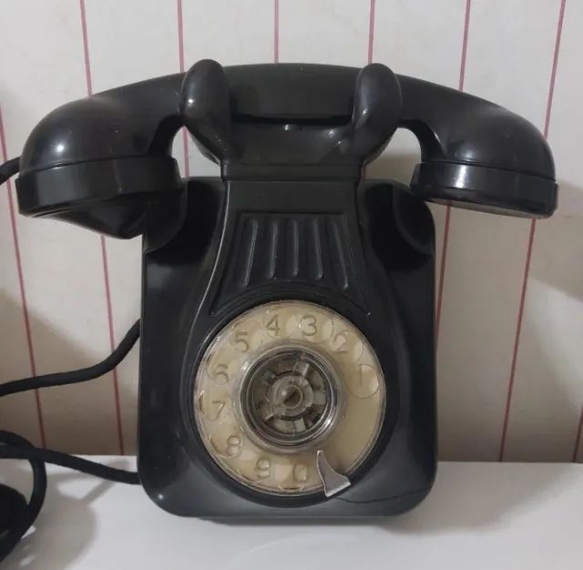 Telefone de parede antigo