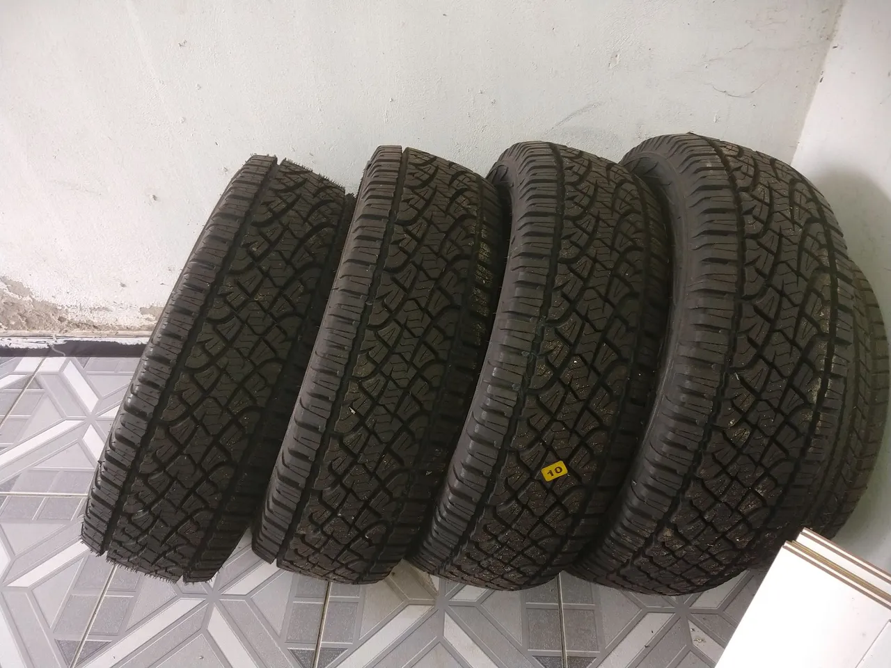 4 Pneus para Carros e Utilitários