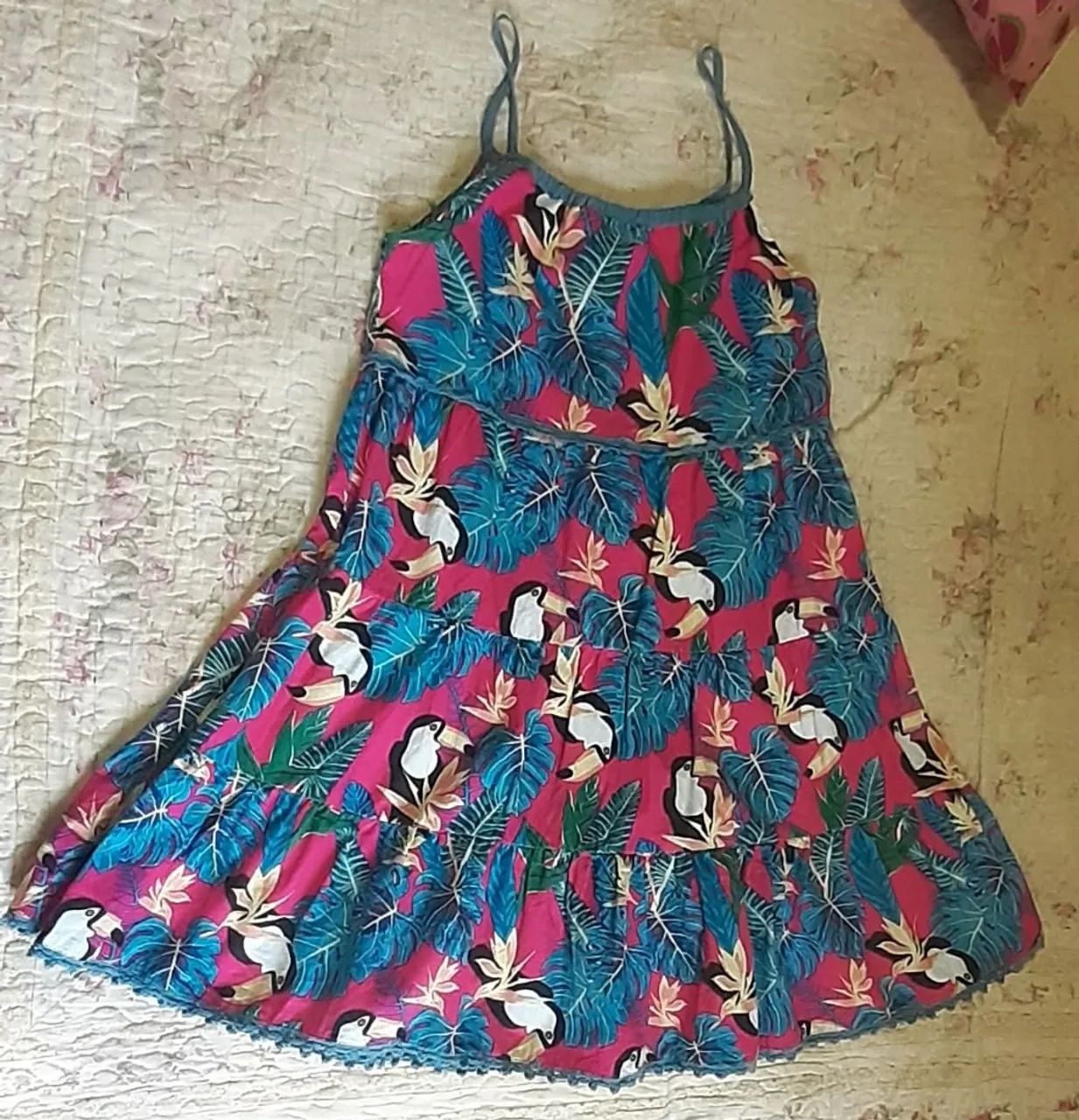 Vestido infantil floral com tucanos - Foto 2