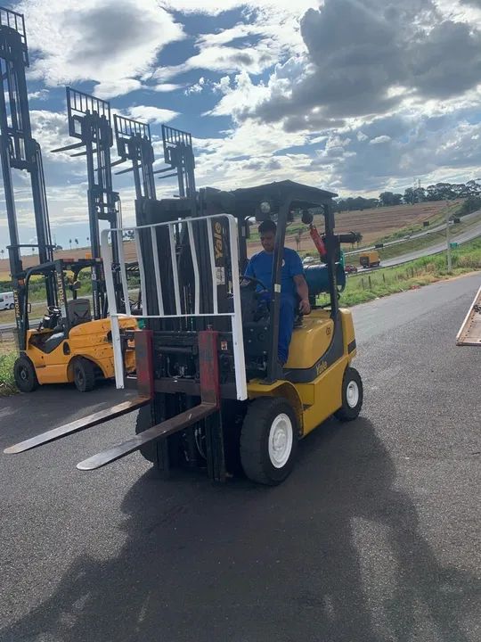 Empilhadeira Yale ano 2020 triplex deslocador - Foto 3