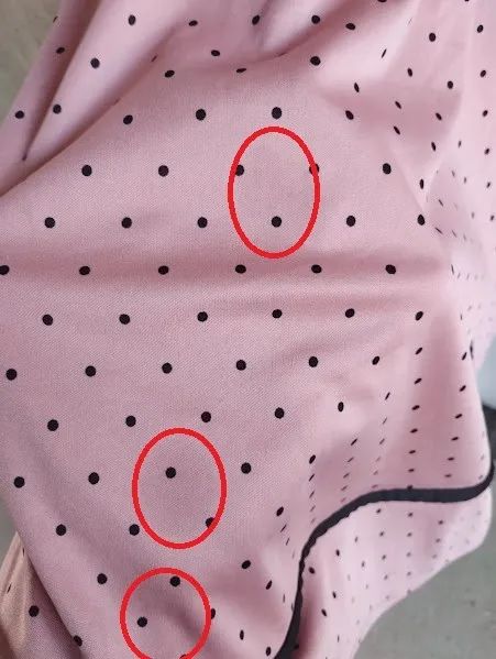 Vestido rosa com bolinhas pretas - Foto 4