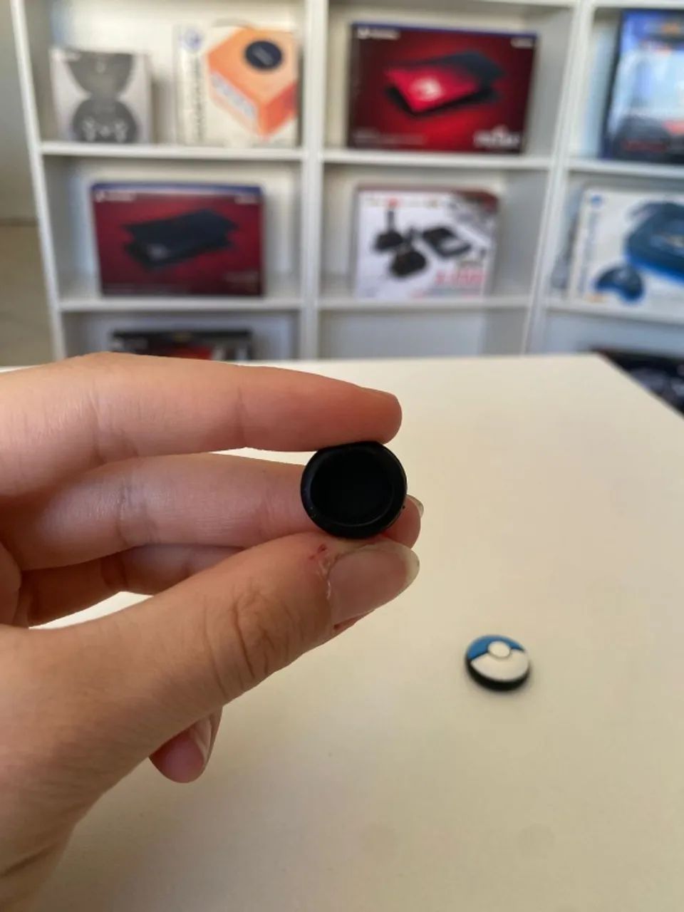 Vendo Par de Grips Pokémon Azul e Verde Semi novo - Foto 4