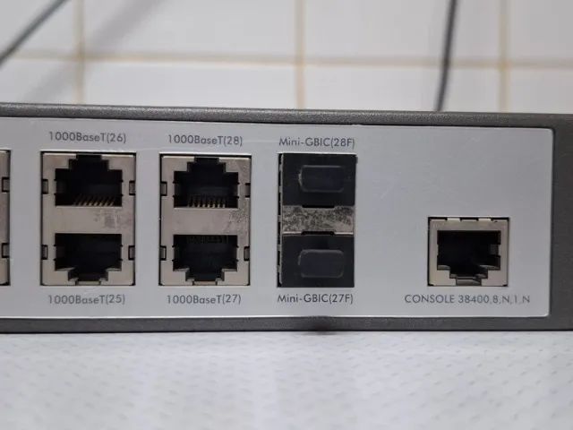 Switch Gerenciável 24 Portas 100 Mb + 4 Portas Gigabit com 2 Mini-GBIC Compartilhadas - Foto 4