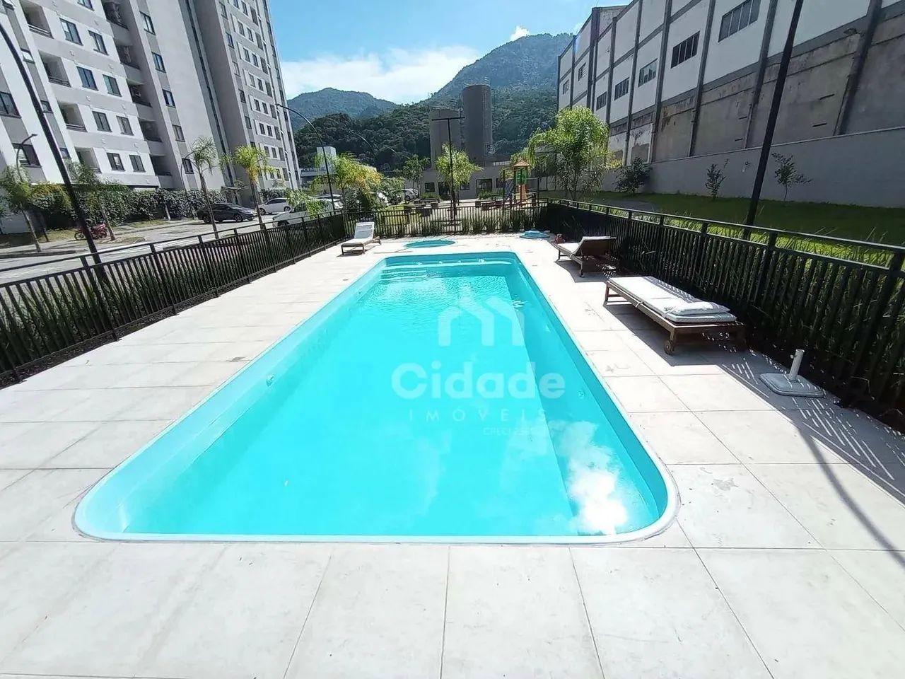 Apartamento com 2 dormitórios para alugar, 50 m² por R$ 1.800,00/mês - Vila Baependi - Jar