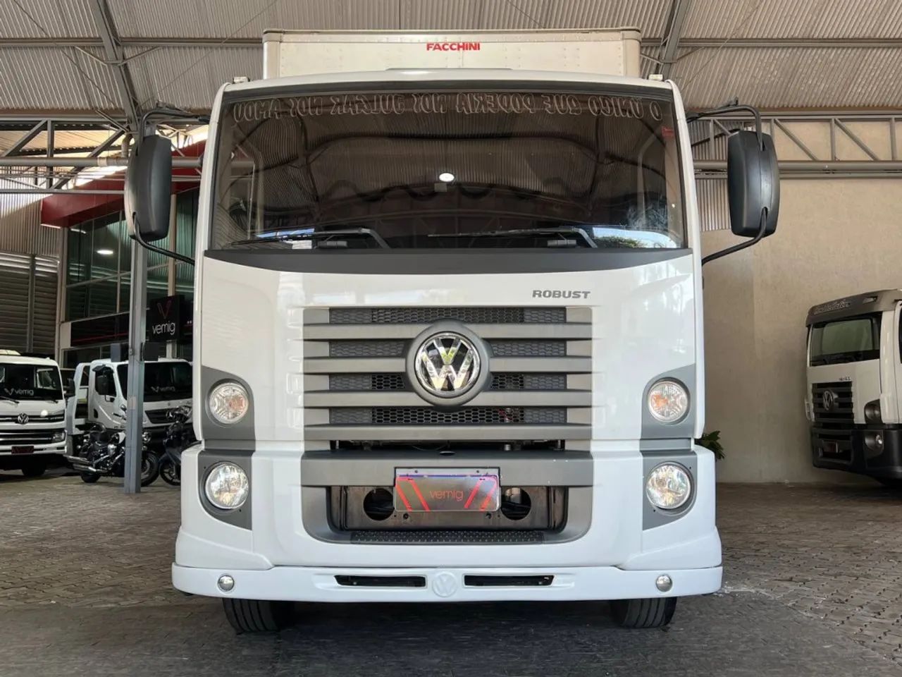 Caminhão VW 24.260 24260 Trucado 6x2 Baú 8.5 metros - Foto 2