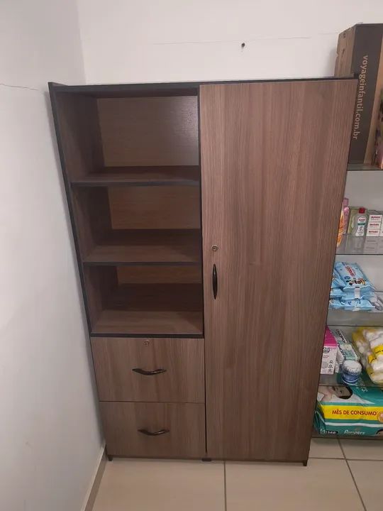 Jogo com Mesa, cadeira a Armário  - Foto 2